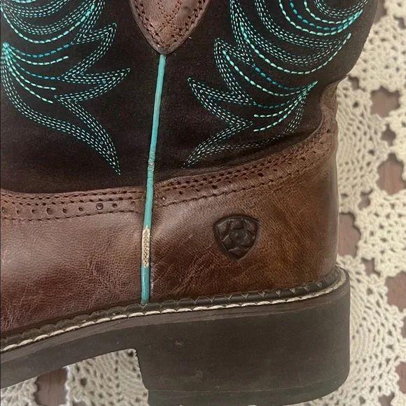 Women’s Ariat Leather Brown Boots with Turquoise Trim Size 10 B - Picture 8 of 10